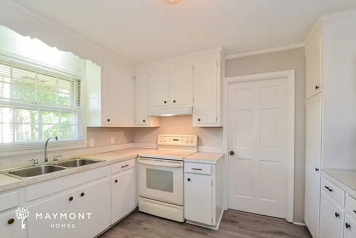 714 Vintage Ln — Photo 6