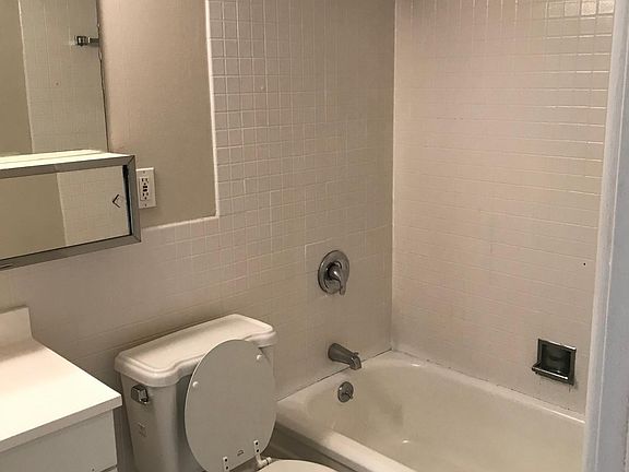 5th image of 2 Heartwoods Ct APT F