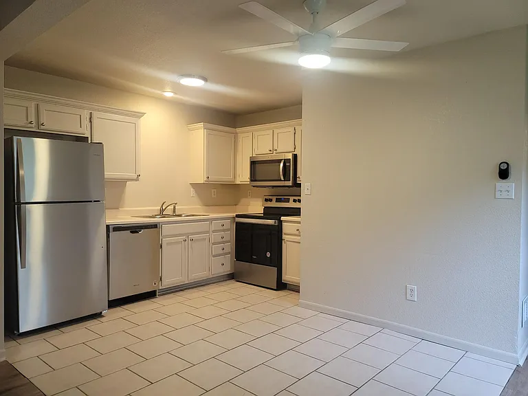 205 SW South Ave — Photo 8