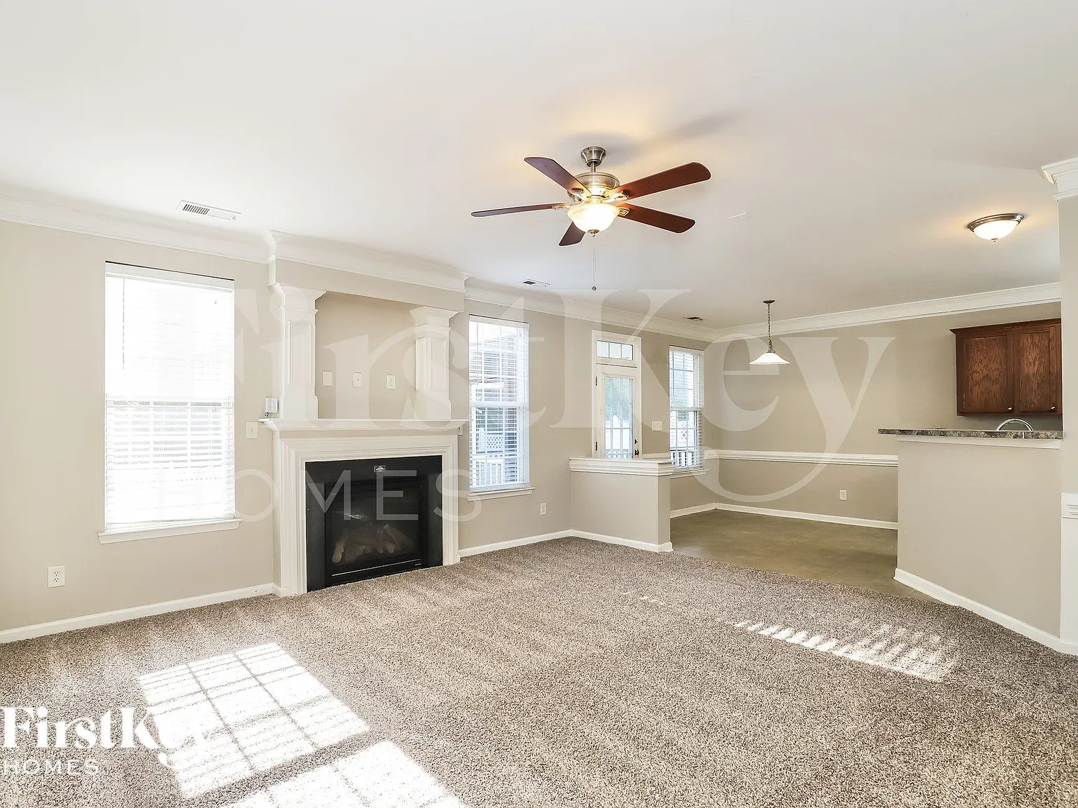 4 bed, 3.0 bath, 2192 sqft, $2,310 — Photo 4