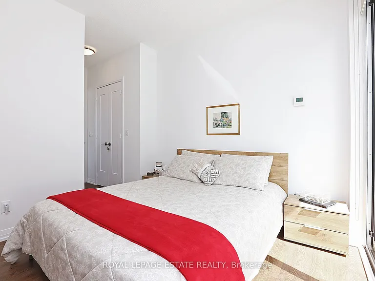 101 Erskine Ave #510 — Photo 15
