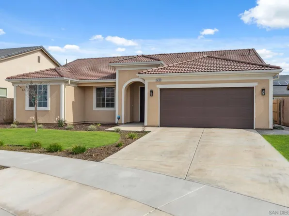 3438 N Oakwood Ct, Visalia, CA 93291