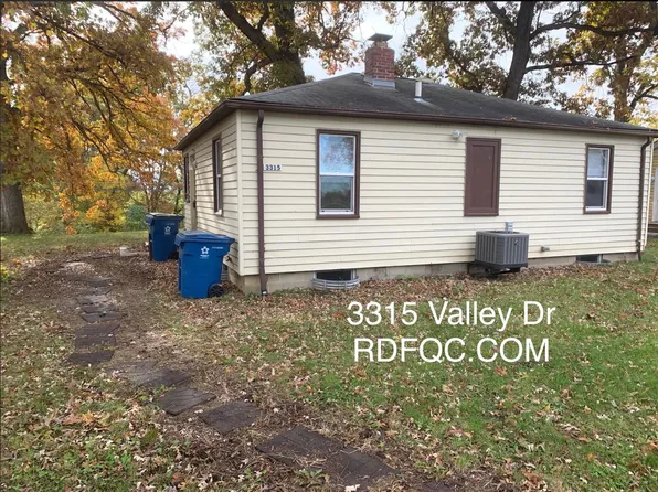 3315 Valley Dr, Le Claire, IA 52753