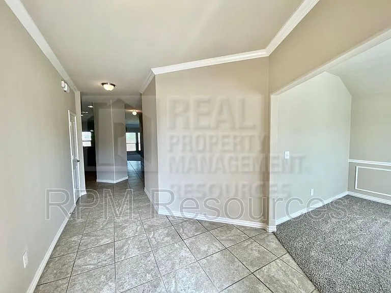 9501 Timberwind Ln — Photo 3