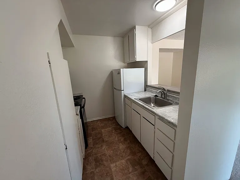 153 Streamwood — Photo 3