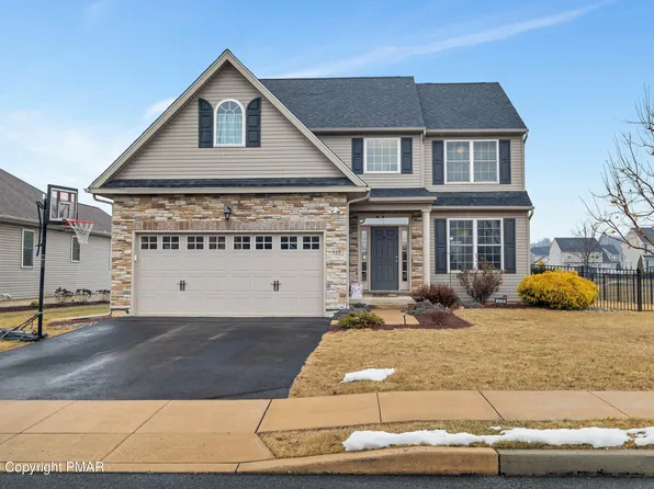 4456 Whitetail Dr, Nazareth, PA 18064