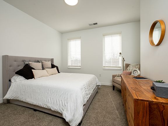 4th image of 234 E Main St APT 304