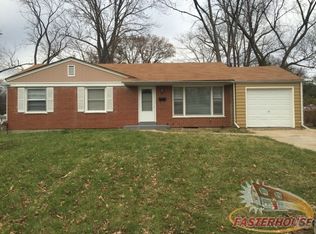 921 Drummond Dr, Saint Louis, MO 63135