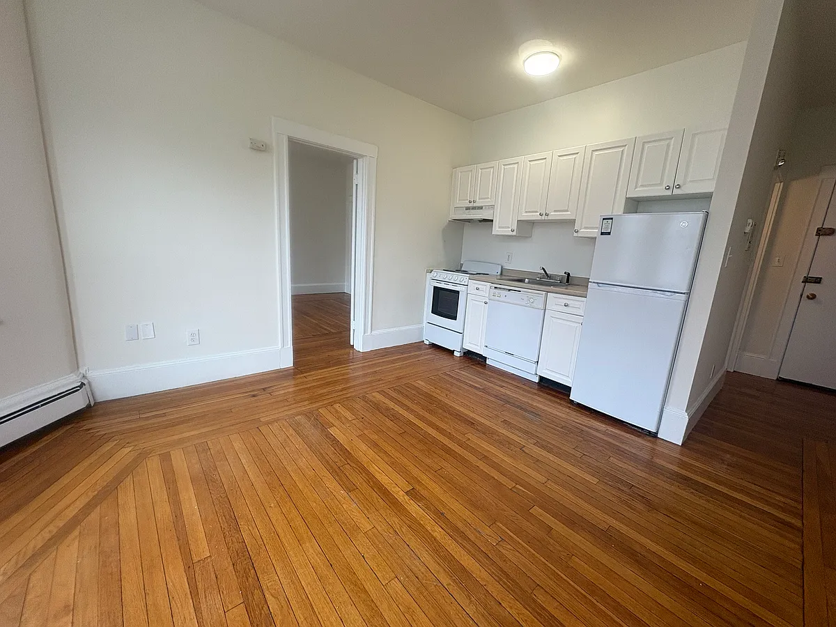 Building Photo - 19 Fairbanks St #3-2F