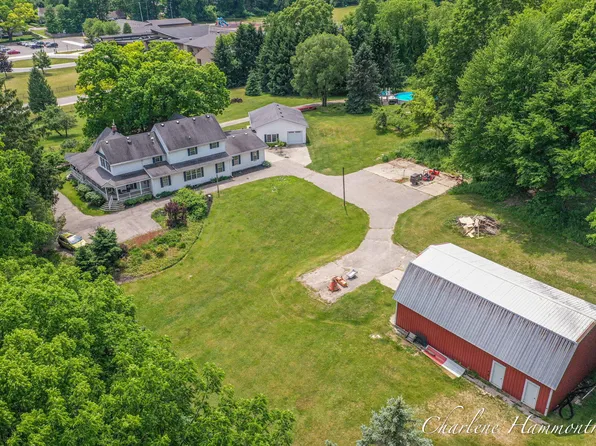 9111 Summit Ave NE, Rockford, MI 49341