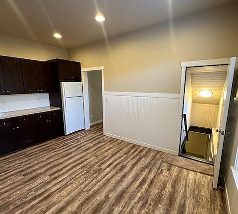 5th image of 2320 Capitol Way S