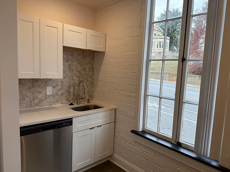 421 Rivermont Ave — Photo 3