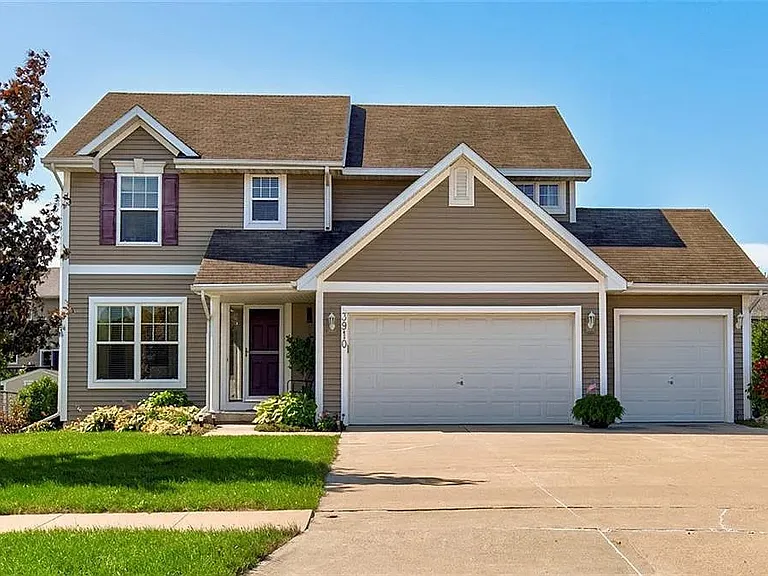 3910 SW Bluegrass Dr — Photo 1