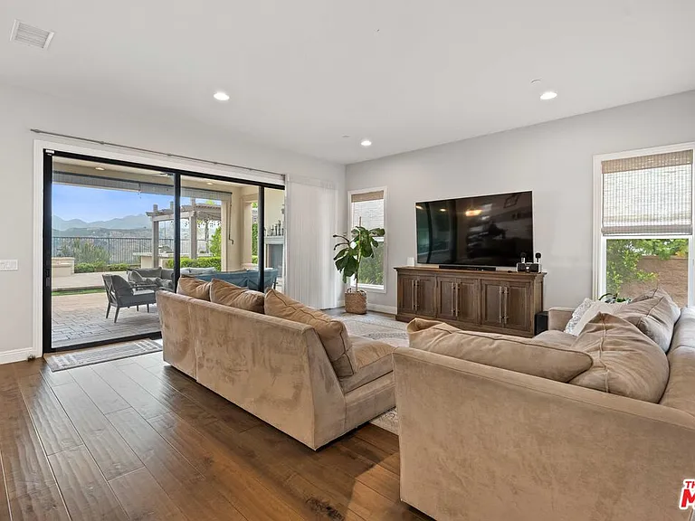 11925 N Ricasoli Way — Photo 33