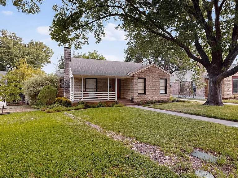 2323 Barberry Dr — Photo 5