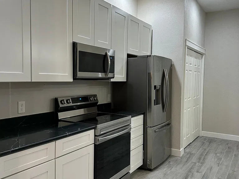 2501 Stanford Ct — Photo 8