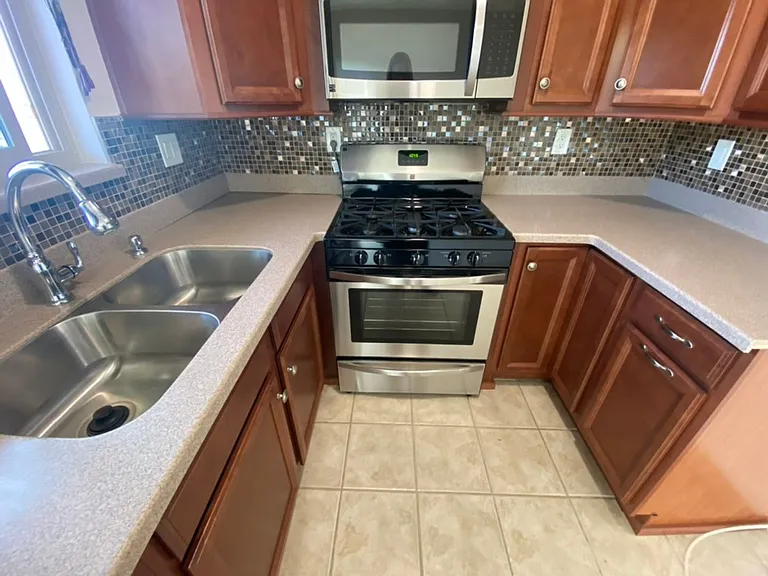 2212 Pine St — Photo 36