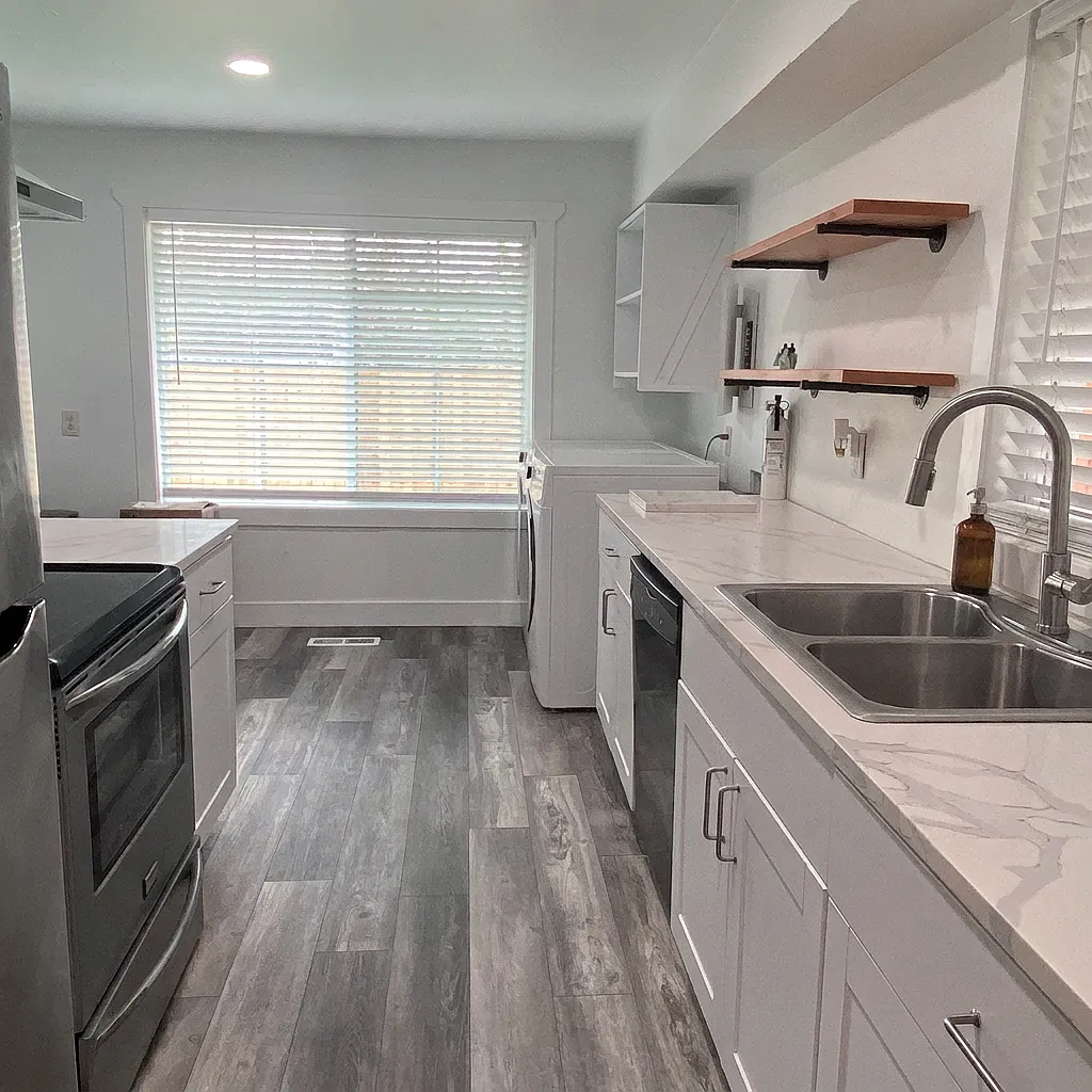 19322 Alexander St — Photo 3