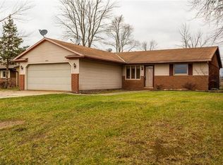 42140 Meadow Ln, Lagrange, OH 44050