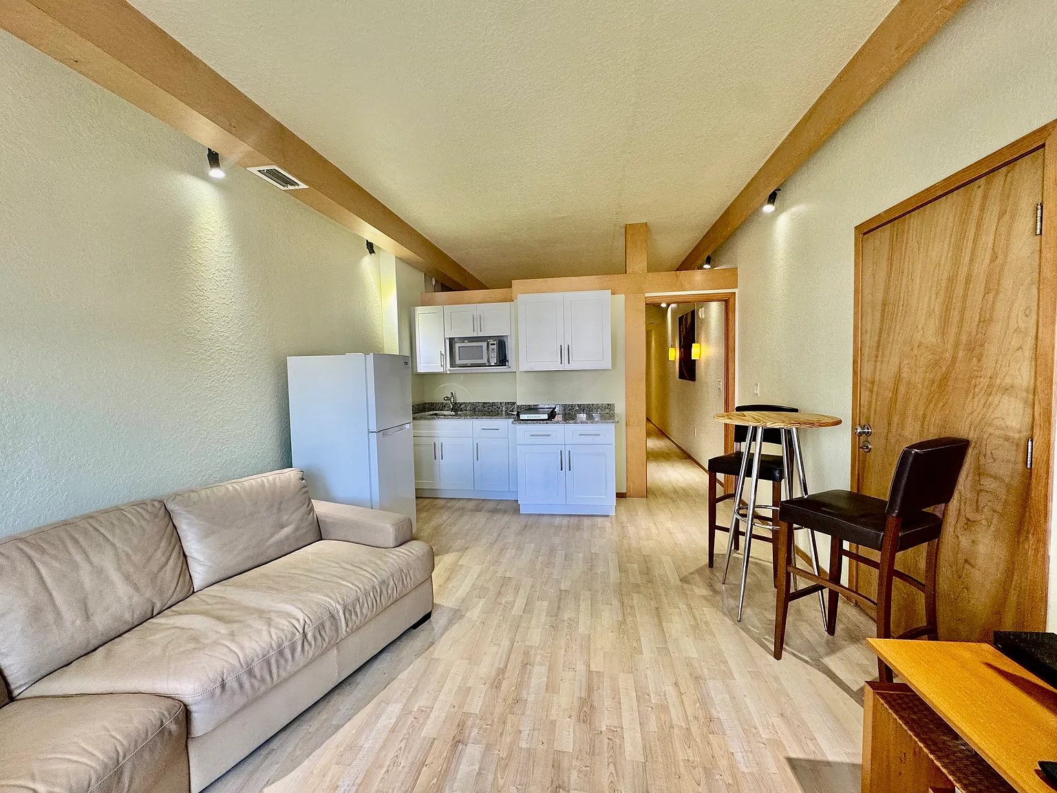 1 bed, 625 sqft, $1,300 — Photo 3