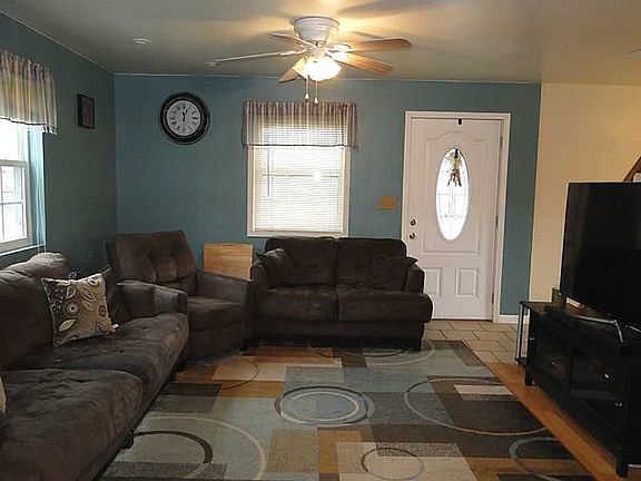 4th image of 410 Barnickel St