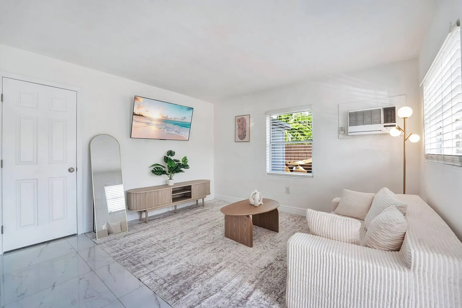 1 bed, 1.0 bath, $3,859 — Photo 2