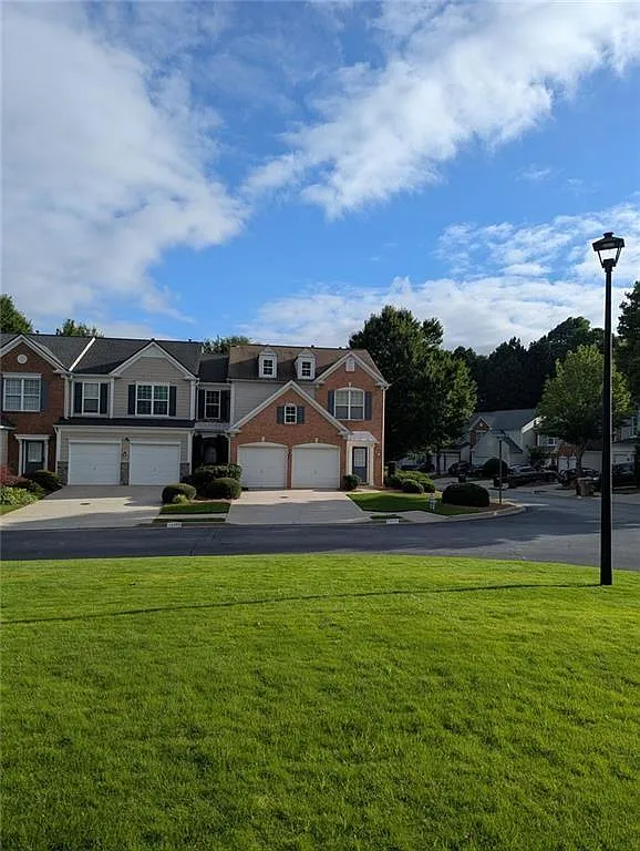 3 bed, 2.5 bath, 1750 sqft, $2,500 — Photo 3