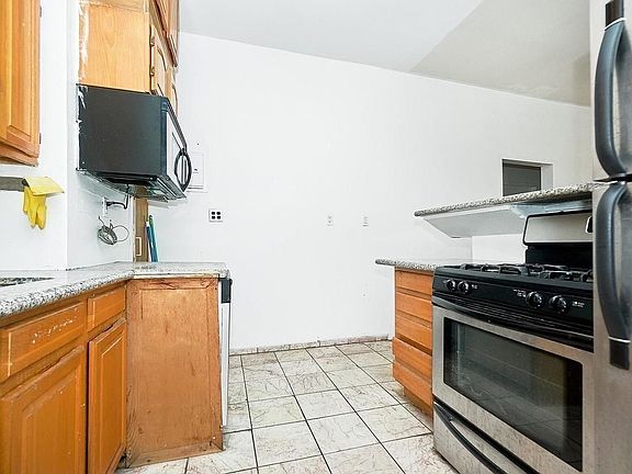 3rd image of 100 W 113th St #B3