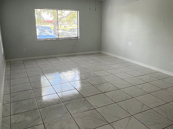 4th image of 4712 SE 5th Pl APT 101