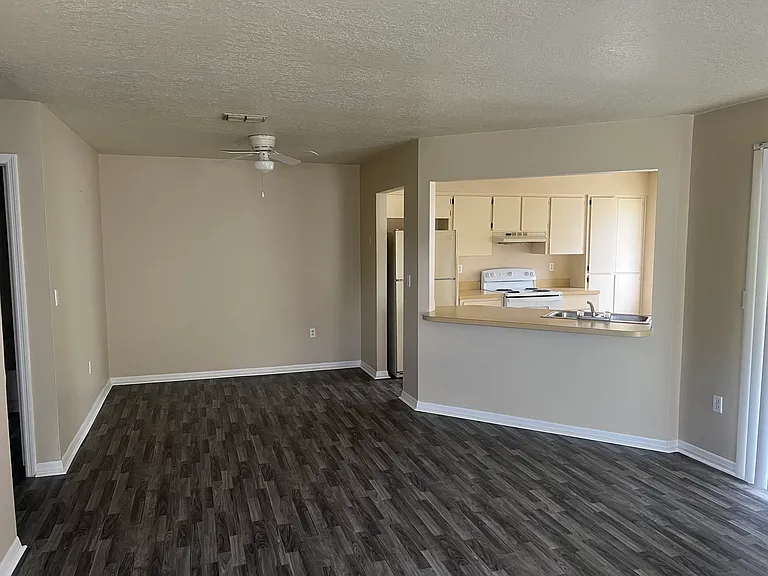 7266 Pond Cir — Photo 5
