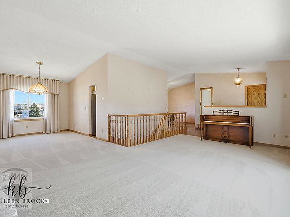 4th image of 3805 Ridgecrest Dr