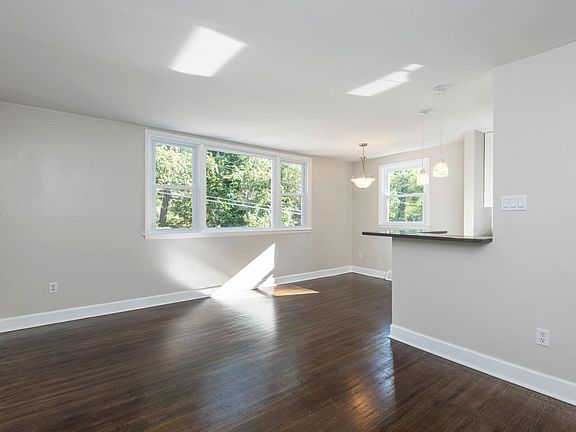 4th image of 630 Green Ln #1