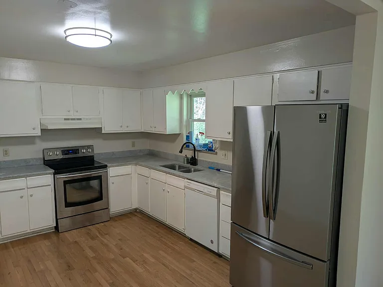 10765 Mercury Dr — Photo 28