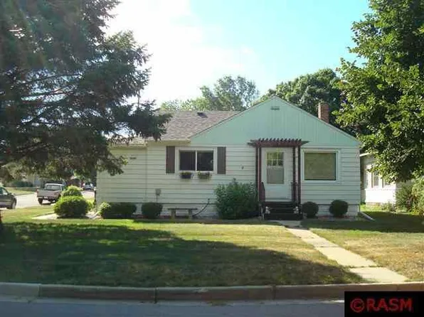 916 S Front St, Saint Peter, MN 56082
