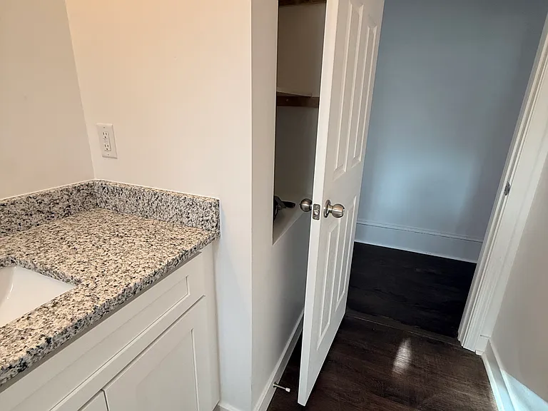 218 Suffolk Ave #218 — Photo 6