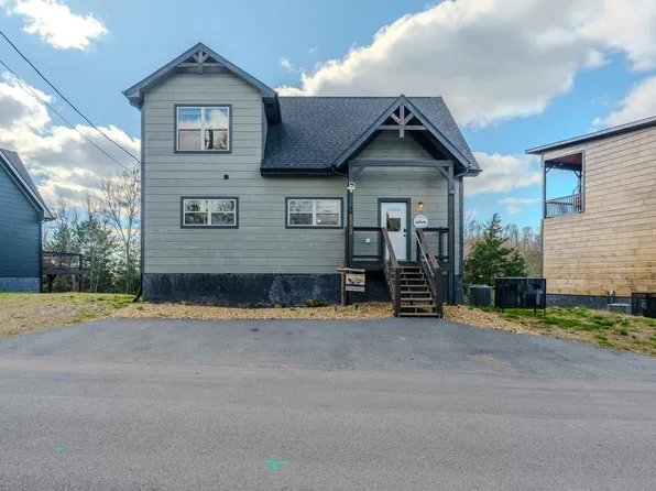 2053 Eagle Feather Dr, Sevierville, TN 37876