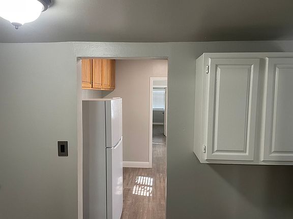 4th image of 627 N Sacramento St