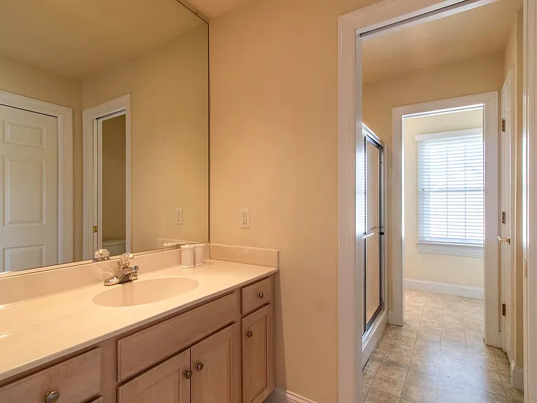 10 Wellington Pl — Photo 27