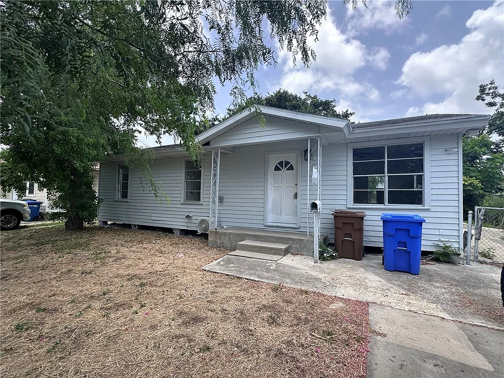 3 bed, 1.0 bath, 1025 sqft, $1,400 — Photo 1