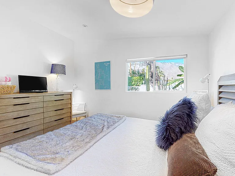 564 N Calle Rolph — Photo 10