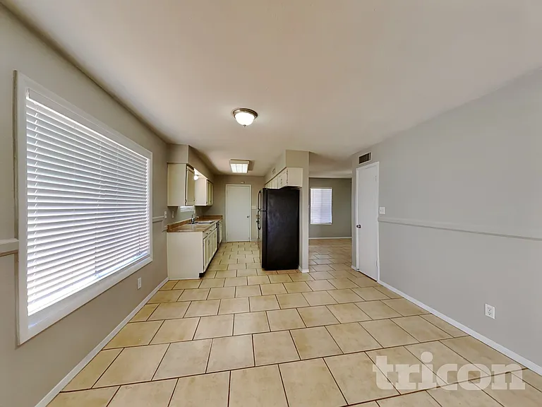 646 W Enid Ave — Photo 3