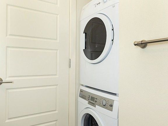 5th image of 2119 23rd Ave W APT 202