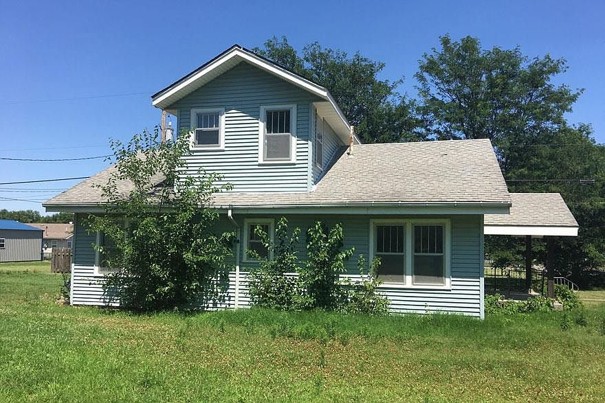 2nd image of 714 W Maple Ave
