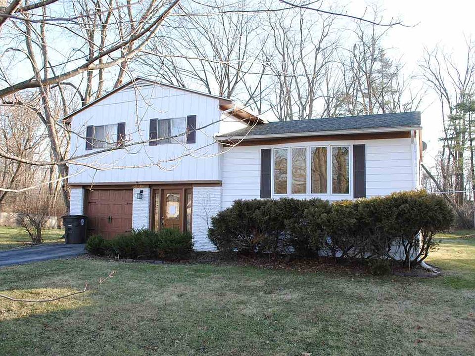 1st image of 2530 Deerwood Dr