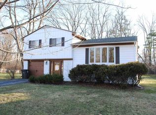 2530 Deerwood Dr, Fort Wayne, IN