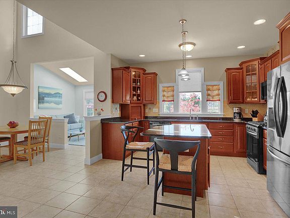 5th image of 3364 Harwood Ln