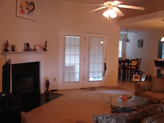 LR into Breakfast Area