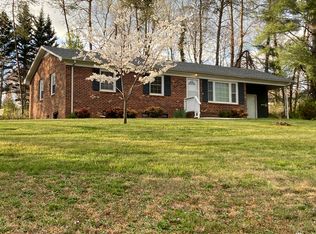 355 Badgett Ave, Mount Airy, NC 27030