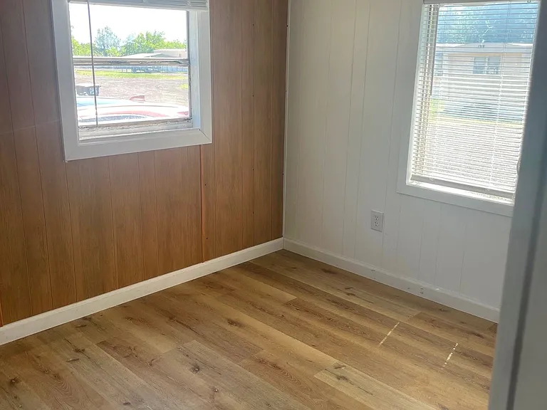 1303 Genoveva Ln — Photo 4