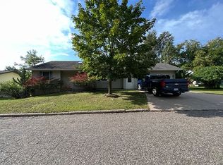 629 Brookfield St, Kingsford, MI 49802